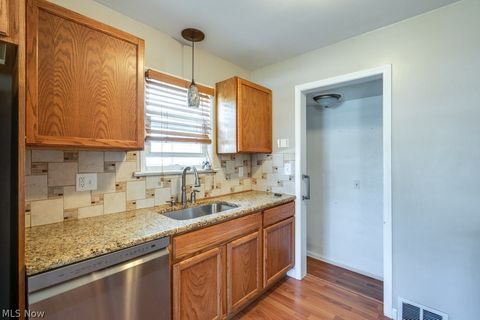Tiny photo for 407 E 330th Street, Willowick, OH 44095 (MLS # 5202942)