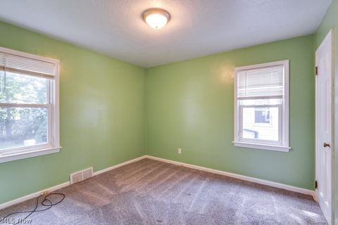 Tiny photo for 407 E 330th Street, Willowick, OH 44095 (MLS # 5202942)