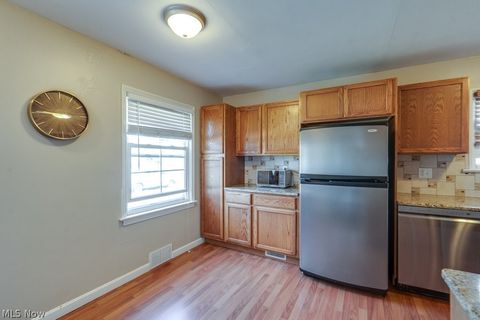 Tiny photo for 407 E 330th Street, Willowick, OH 44095 (MLS # 5202942)