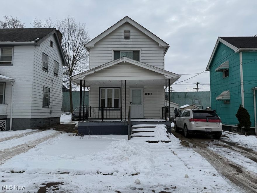 This 3 bedroom, 1.5 bath home is a fantastic opportunity for investors or savvy buyers looking to add value to their portfolio. Featuring a detached garage and an unfinished basement, this property has great potential. With some TLC, this home could be transformed into a perfect rental property or profitable flip. Don't miss out on this great opportunity. Schedule a showing today.
NO WHOLESALERS. BOM-NO FAULT OF THE SELLER! BUYER WAS UNABLE TO PROCEED-NO ISSUES WITH PROPERTY OR SELLER.