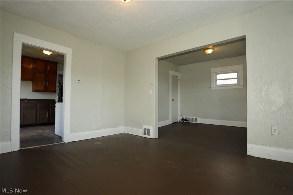 Photo of 9409 Mount Auburn Avenue, Cleveland, OH 44104 (MLS # 5189268)