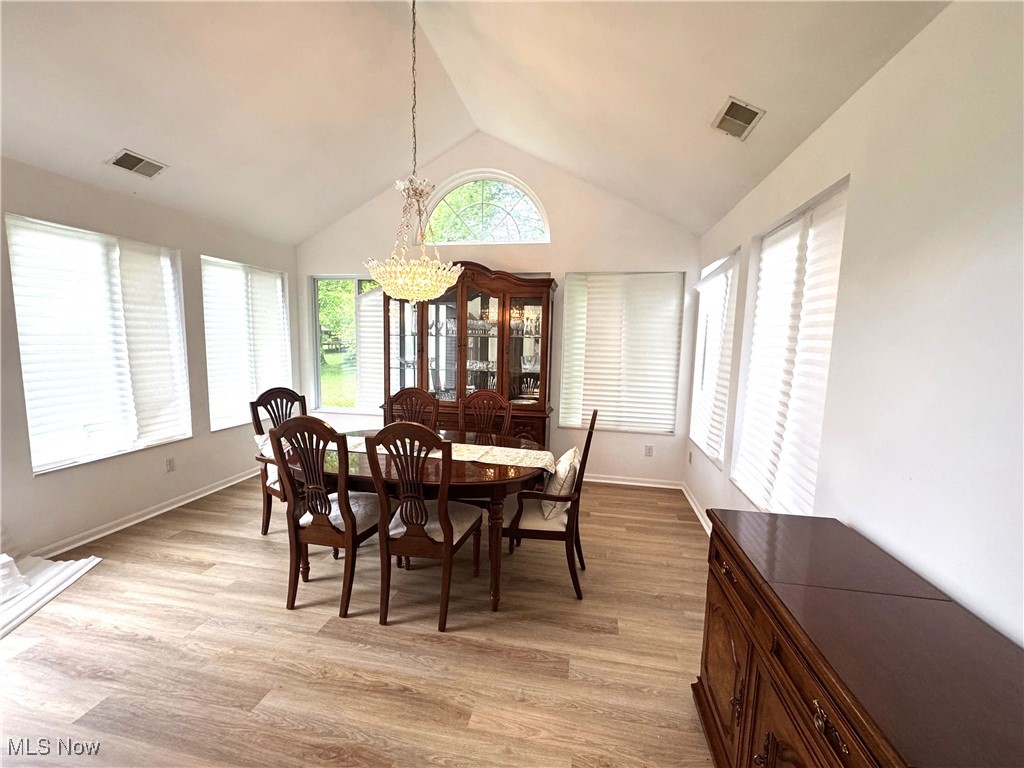 1303 Willow Brook Drive, Warren, Ohio image 12