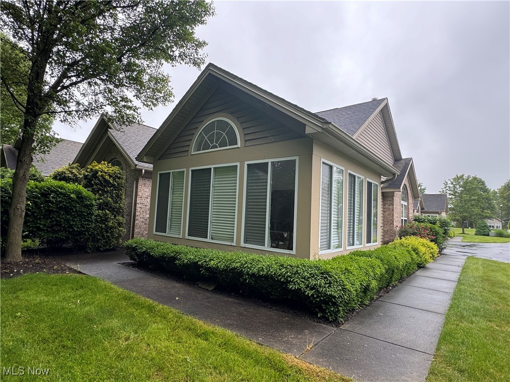 1303 Willow Brook Drive, Warren, Ohio image 2