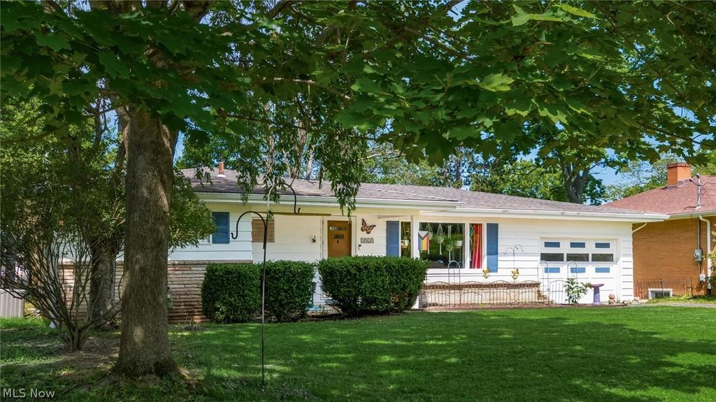 Photo of 2525 Geneva Drive, Zanesville, OH 43701 (MLS # 5216640)