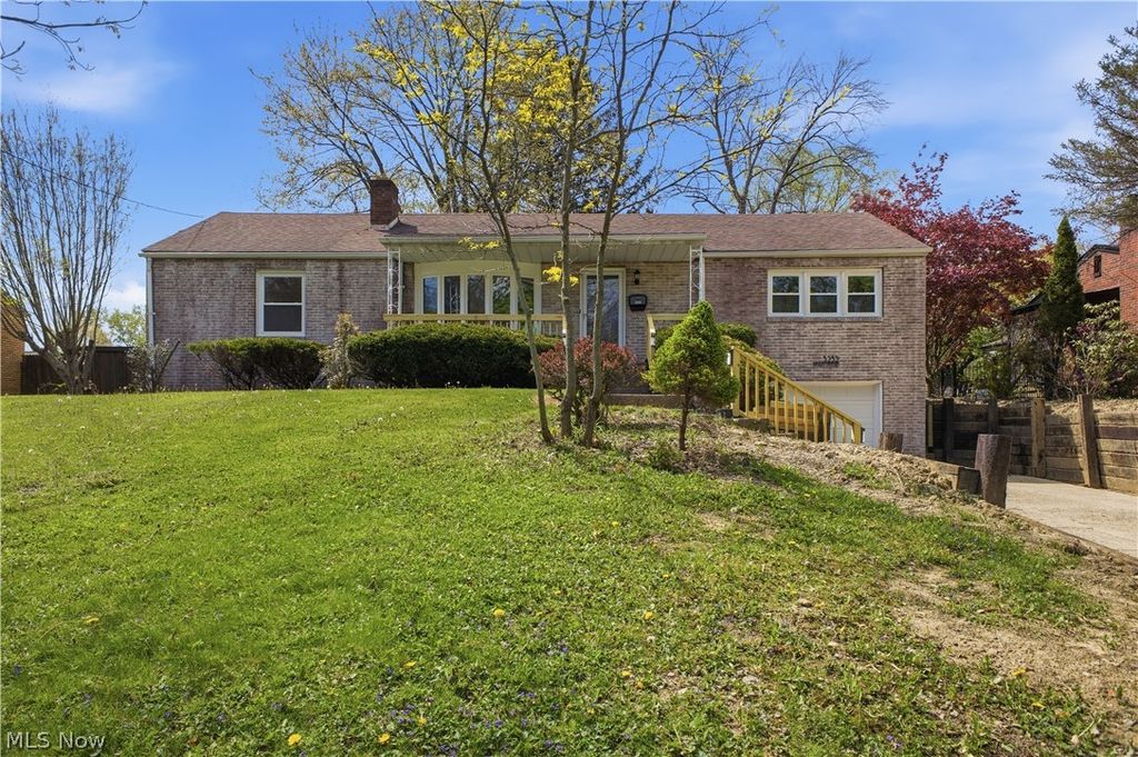 Photo of 3232 Bears Den Road, Youngstown, OH 44511 (MLS # 5204628)