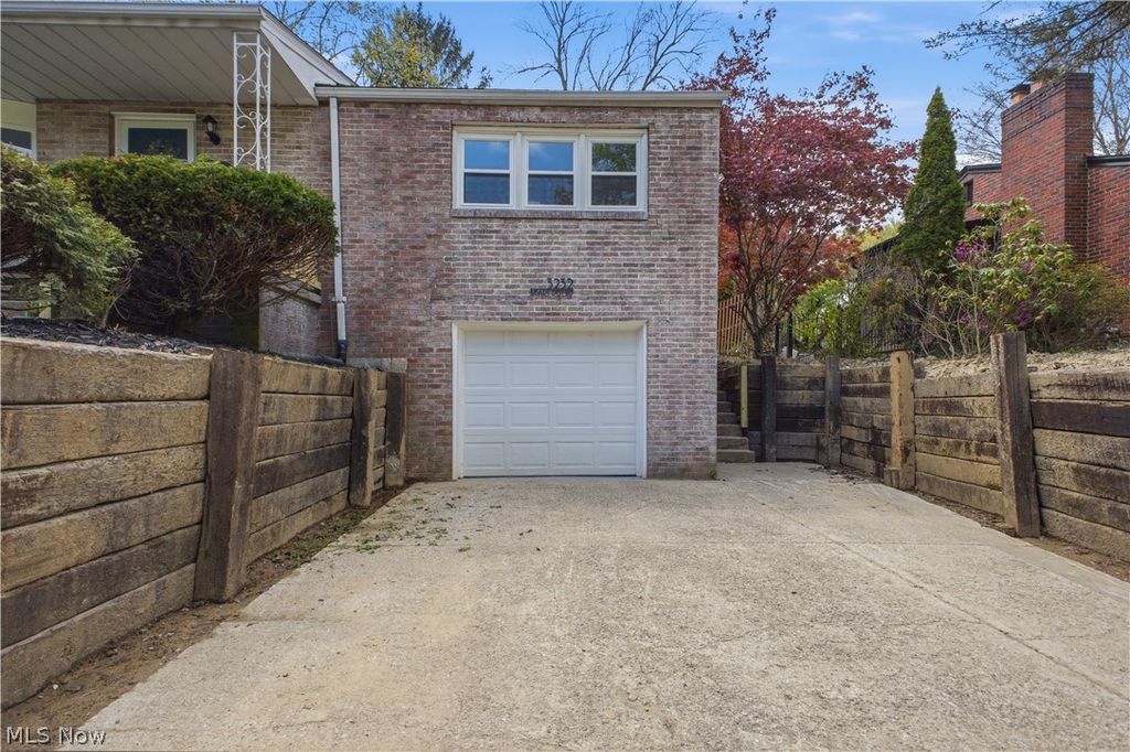Photo of 3232 Bears Den Road, Youngstown, OH 44511 (MLS # 5204628)