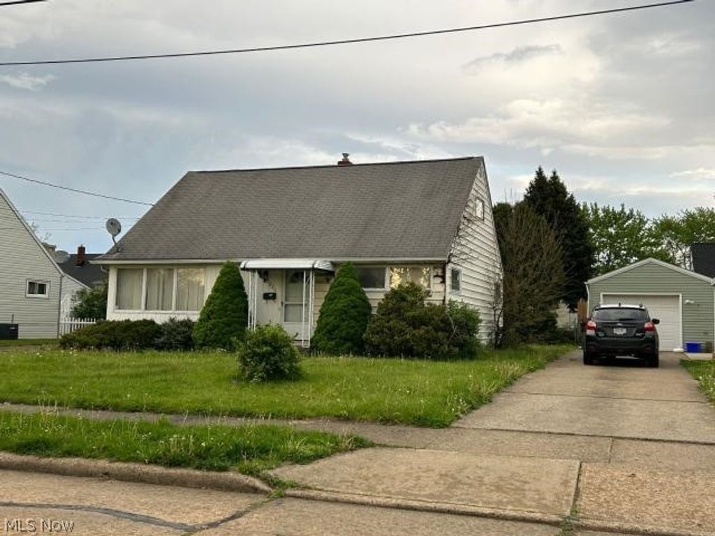 Photo of 1226 Valleyview Avenue SW, Canton, OH 44710 (MLS # 5209448)
