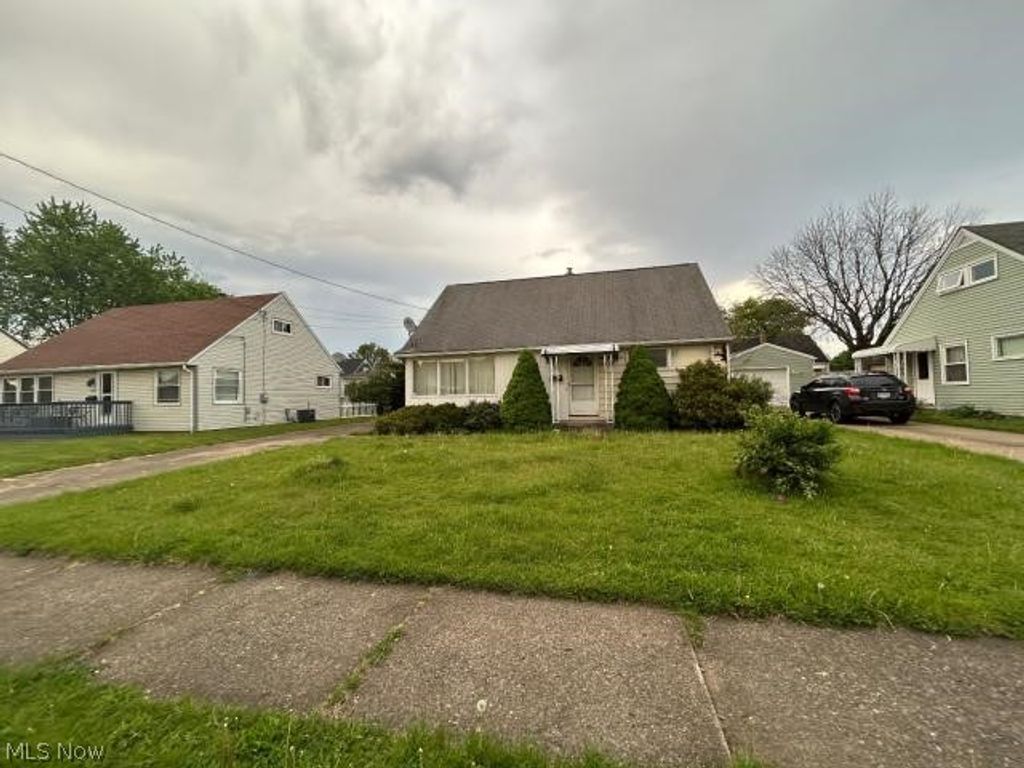 Photo of 1226 Valleyview Avenue SW, Canton, OH 44710 (MLS # 5209448)
