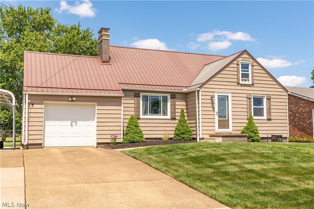 Photo of 5615 Clover Street, Louisville, OH 44641 (MLS # 5194940)