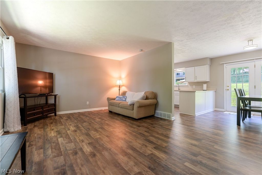 Photo of 5732 Benjamin Street SW, Canton, OH 44706 (MLS # 5225387)