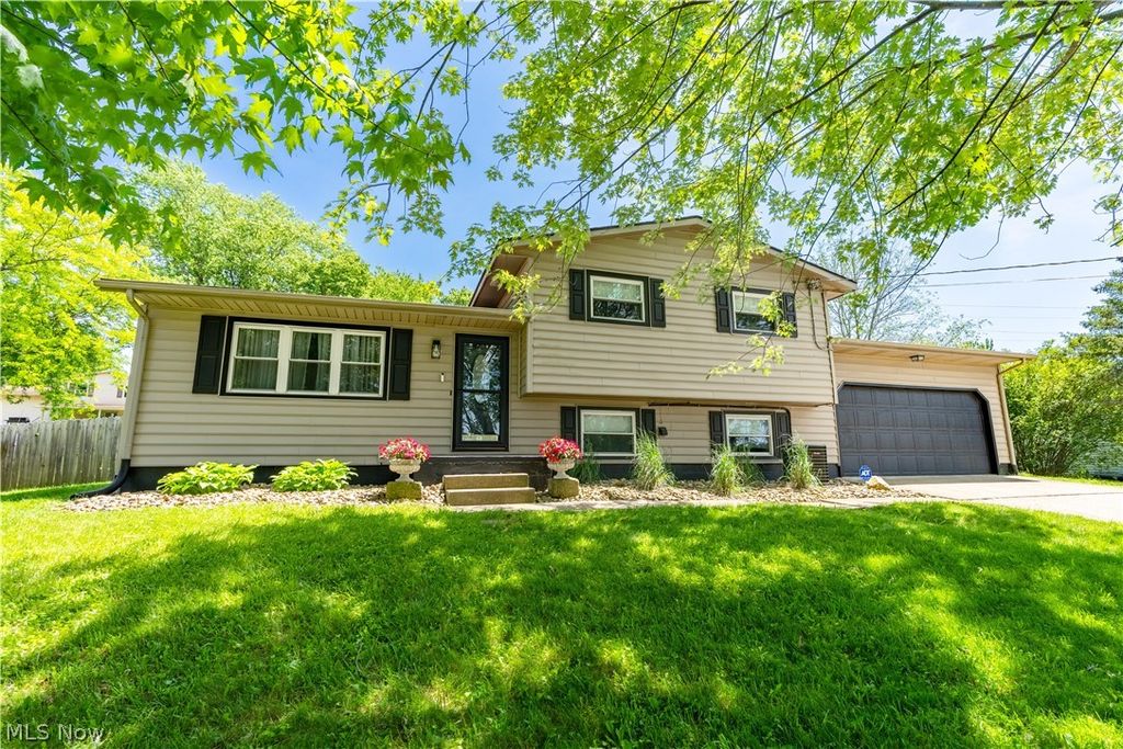 Photo of 5732 Benjamin Street SW, Canton, OH 44706 (MLS # 5225387)