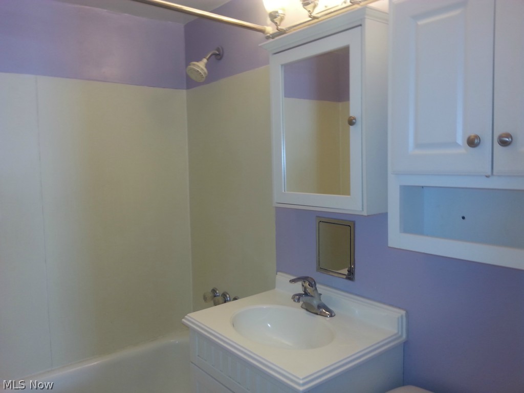 S H Kleinman Realty Cos Kenwo - Residential Lease