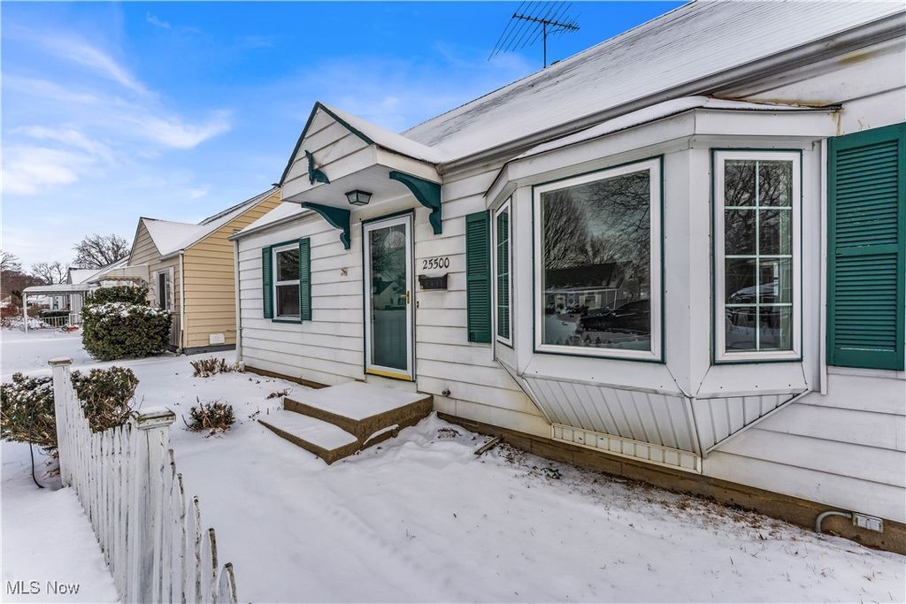 Photo of 25500 Briardale Avenue, Euclid, OH 44132 (MLS # 5183948)