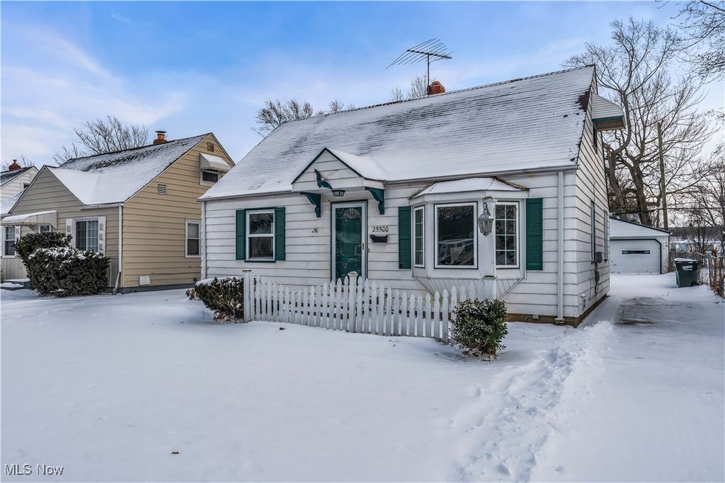 Photo of 25500 Briardale Avenue, Euclid, OH 44132 (MLS # 5183948)