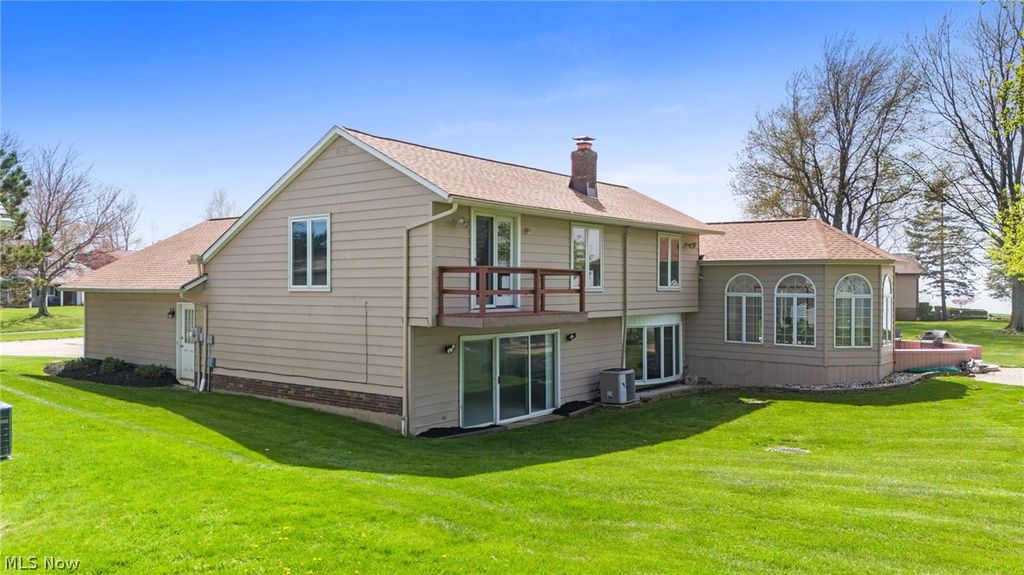 Photo of 59 N Lakehurst Drive N, Eastlake, OH 44095 (MLS # 5202544)