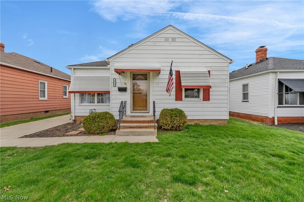 Photo of 912 Dawnwood Drive, Parma, OH 44134 (MLS # 5195343)