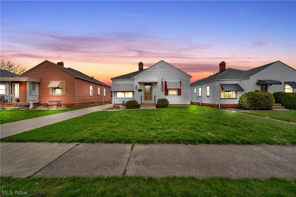 Photo of 912 Dawnwood Drive, Parma, OH 44134 (MLS # 5195343)