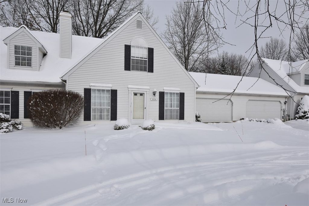 Photo of 3376 Hunter Parkway #26, Cuyahoga Falls, OH 44223 (MLS # 5182828)