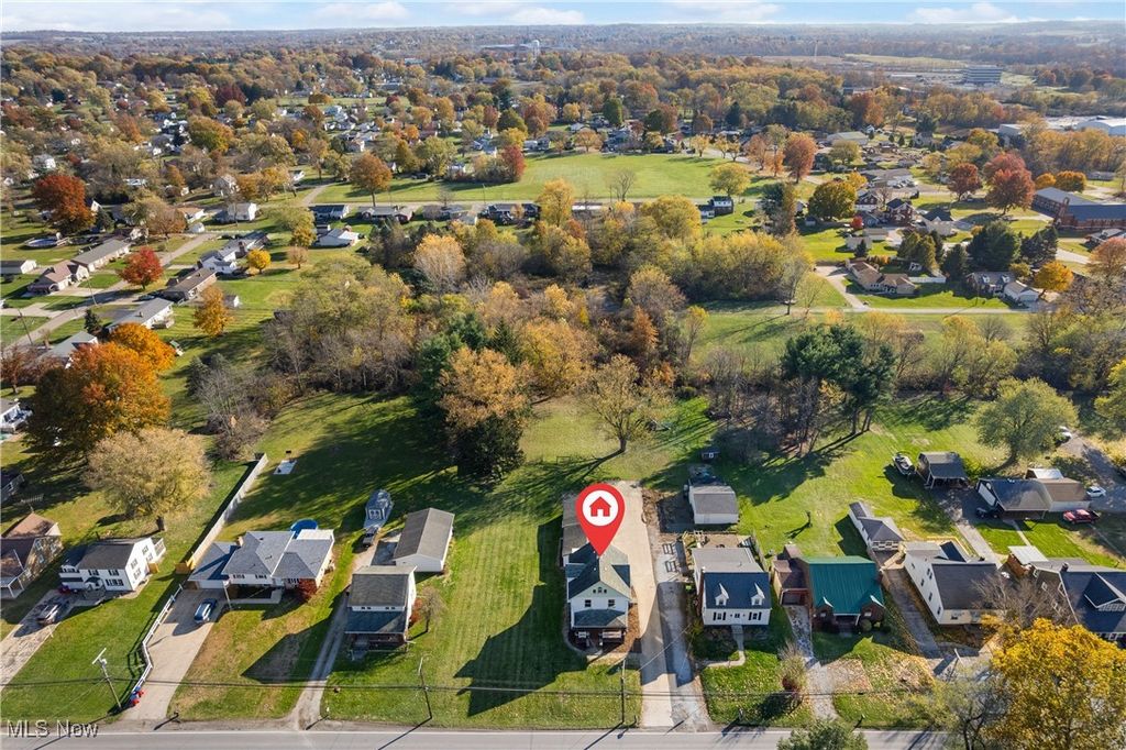 Photo of 4034 Broadway Avenue NE, Louisville, OH 44641 (MLS # 5170344)