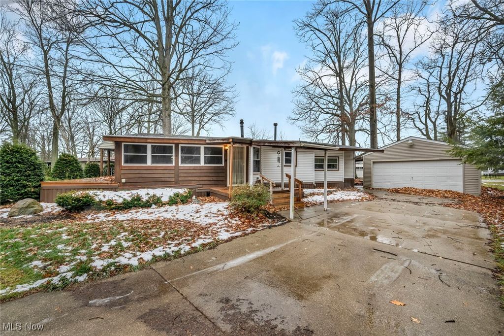 Photo of 296 Ashwood Drive, Elyria, OH 44035 (MLS # 5177083)