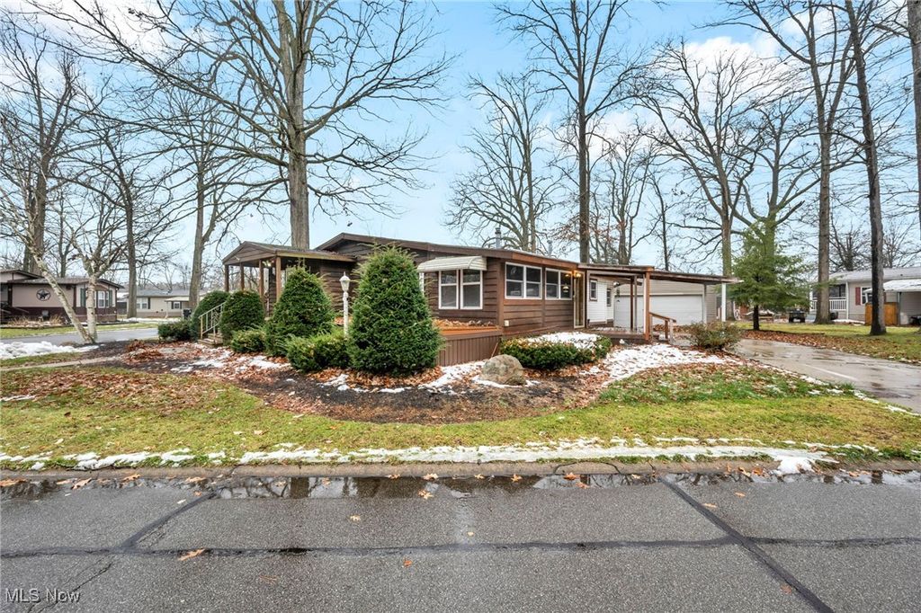 Photo of 296 Ashwood Drive, Elyria, OH 44035 (MLS # 5177083)