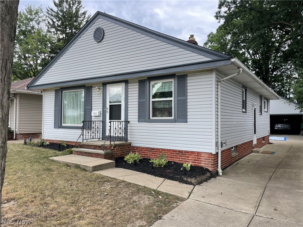 Beautiful 3-bedroom ranch! Full eat-in kitchen with new cabinets, that have never been used. New dishwasher, and LVT flooring. All rooms recently painted, accept main bedroom will be done prior to transfer. Large clean basement for extra space. Includes updated panel box, toilet, and glass block windows. All windows just replaced, picture window 2yrs old. Nice vinyl siding, deep fenced yard and storage shed. And a HUGE 31x23 heated/insulated garage with 220v. All appliances will stay. with a one-year home warranty!
