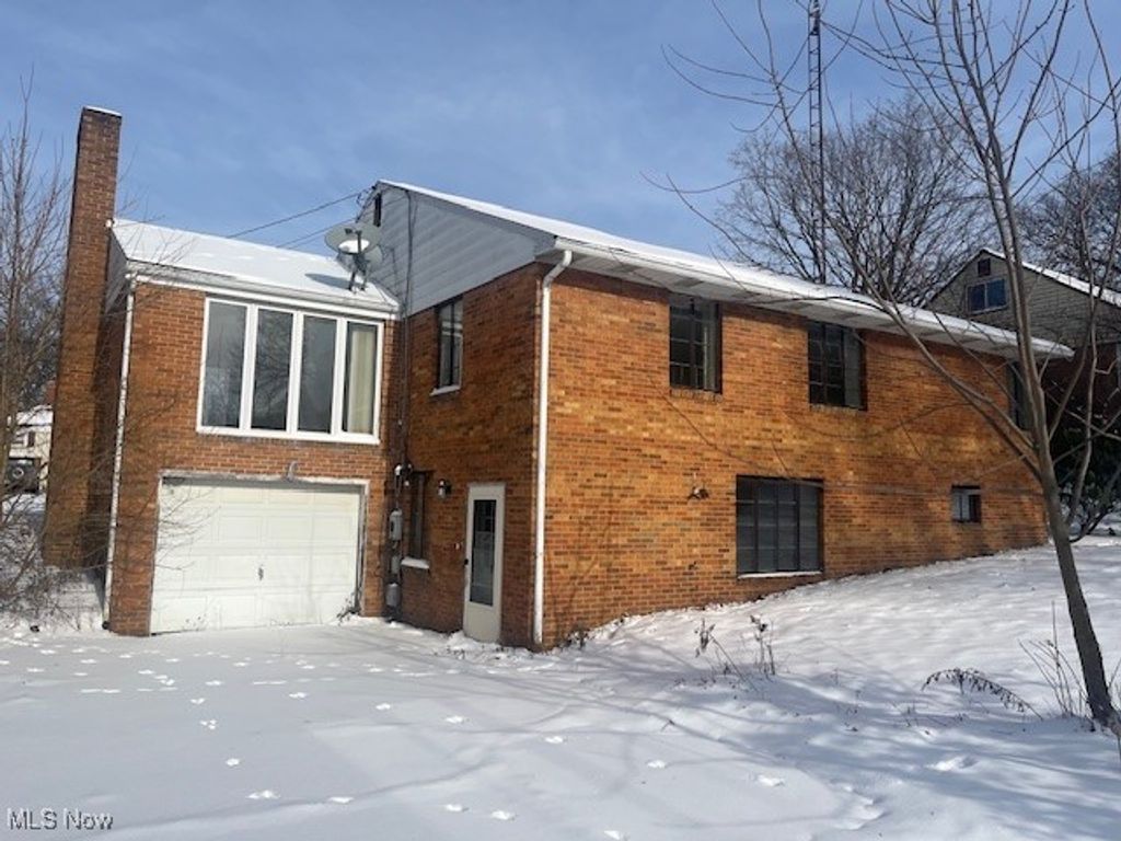Photo of 708 W Maple Street, North Canton, OH 44720 (MLS # 5177392)