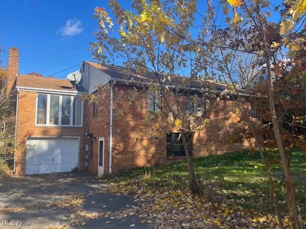 Photo of 708 W Maple Street, North Canton, OH 44720 (MLS # 5177392)