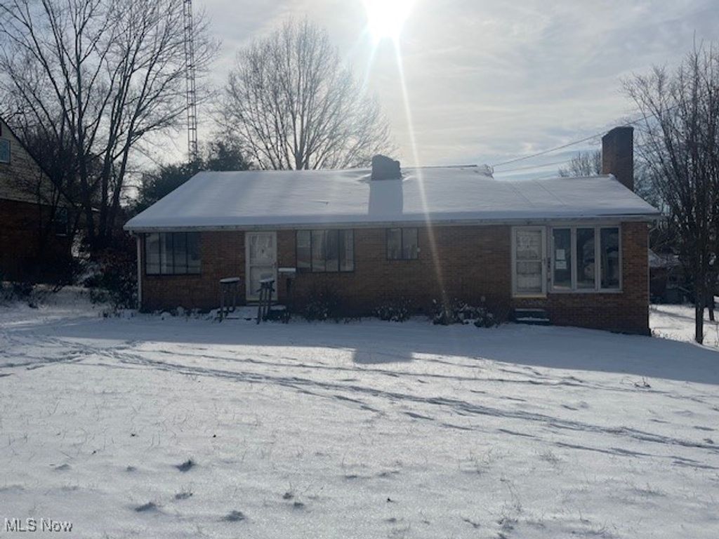 Photo of 708 W Maple Street, North Canton, OH 44720 (MLS # 5177392)