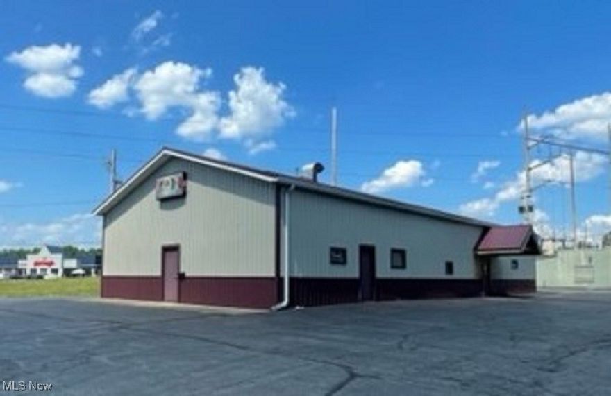 Looking to buy a prime, ready to go commercial space? Look no further. Right in Warren on Mahoning, by Giant Eagle and Kent Trumbull, there is unlimited potential with the amount of traffic flow. This building catches the eye with the New metal roof and siding done in 2020. The parking lot that wraps around the building allowing for more parking was sealed in 2021. Equipped with a new central air unit in 2023 and a new furnace in 2020, the building always stays at ideal temperature!
Towards the front, there is a walk in cooler and a kitchen area that would be perfect for serving food, and also a private office where you will find a massive area that would be great for storage or other office space with a private bathroom. the main room is almost 2,000 square feet that would make it perfect for a restaurant , bar, or even a blank space to rent out for party’s.