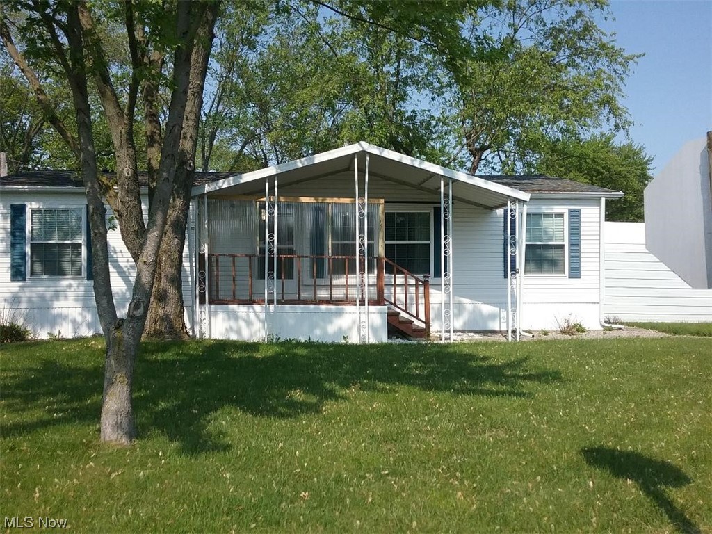 Very well maintained double wide 1995 Stonebrook mobile home; 3 bedroom , 2 bath, owners bedroom has ensuite
and a walk in closet; Newer windows; lots of natural light; Eat in kitchen with plenty of cabinets and counter space as well as a pantry; Stove, fridge, washer and dryer stay with the home; 3 season room off the back of the kitchen; a shed outside included, 2 car paved parking with an added carport, on a corner lot; Make your appointment to see this home today !