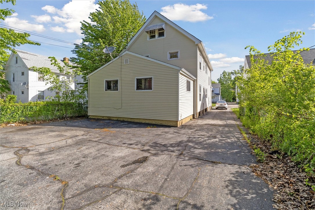 W E Amblers - Residential Lease