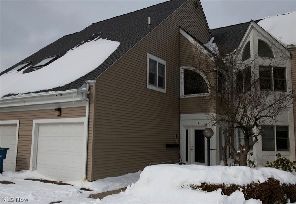 Photo of 1006 Powers Ave #1, Youngstown, OH 44505 (MLS # 5185618)