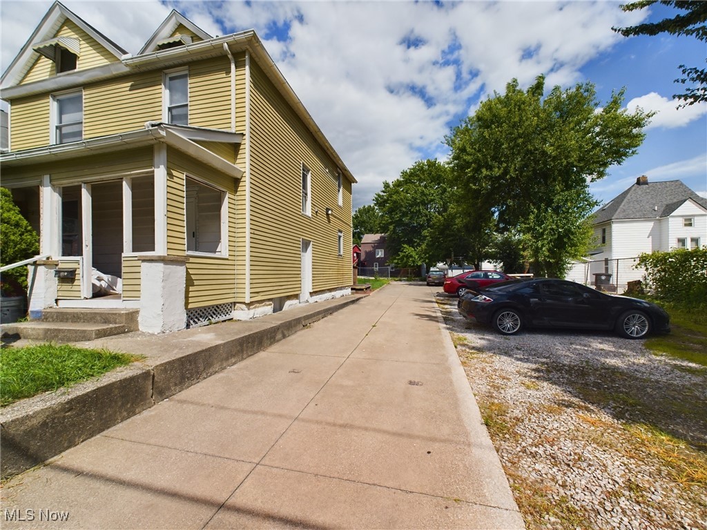 427 Allyn Street