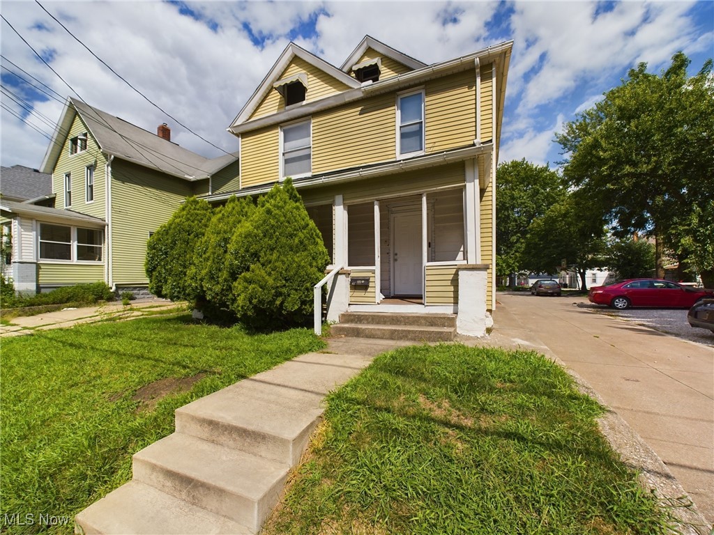 Single family home for sale, currently used as an investment property for off-campus student housing with a quick walk to the University of Akron. It is currently leased through July 31, 2026. Beginning 8/1/2025, the rent will increase to $1900 with a $75 cap per utility monthly. The home has 4 bedrooms, 2 bathrooms, and a double lot for additional parking. Features include central heat and air conditioning, newer vinyl windows, ceiling fans throughout, dining room, family room, large finished attic, covered front &
back porches, and a large backyard deck. Seller will consider a package deal when sold with 314 Sterling Ct., 318 Sterling Ct., and 324 Sterling Ct.