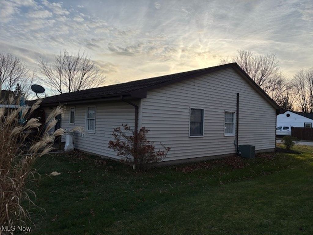 Photo of 984 Park Avenue, Salem, OH 44460 (MLS # 5175232)