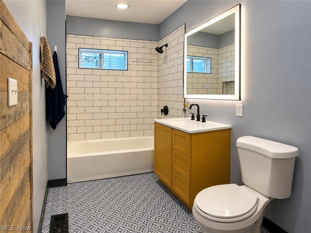 1326 W 76th Street