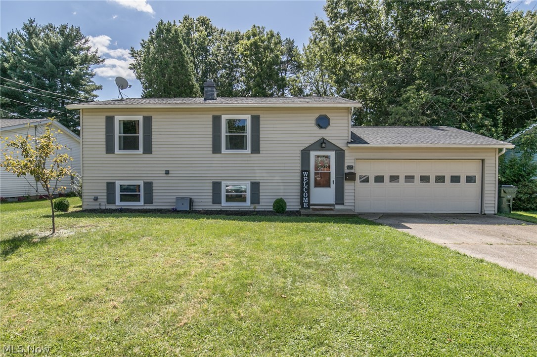 This updated bi-level home features nearly 1,400 square feet of living space with 3 bedrooms & 2 full baths. The lower level family room has an adjoining dining area & access to the patio & private backyard.