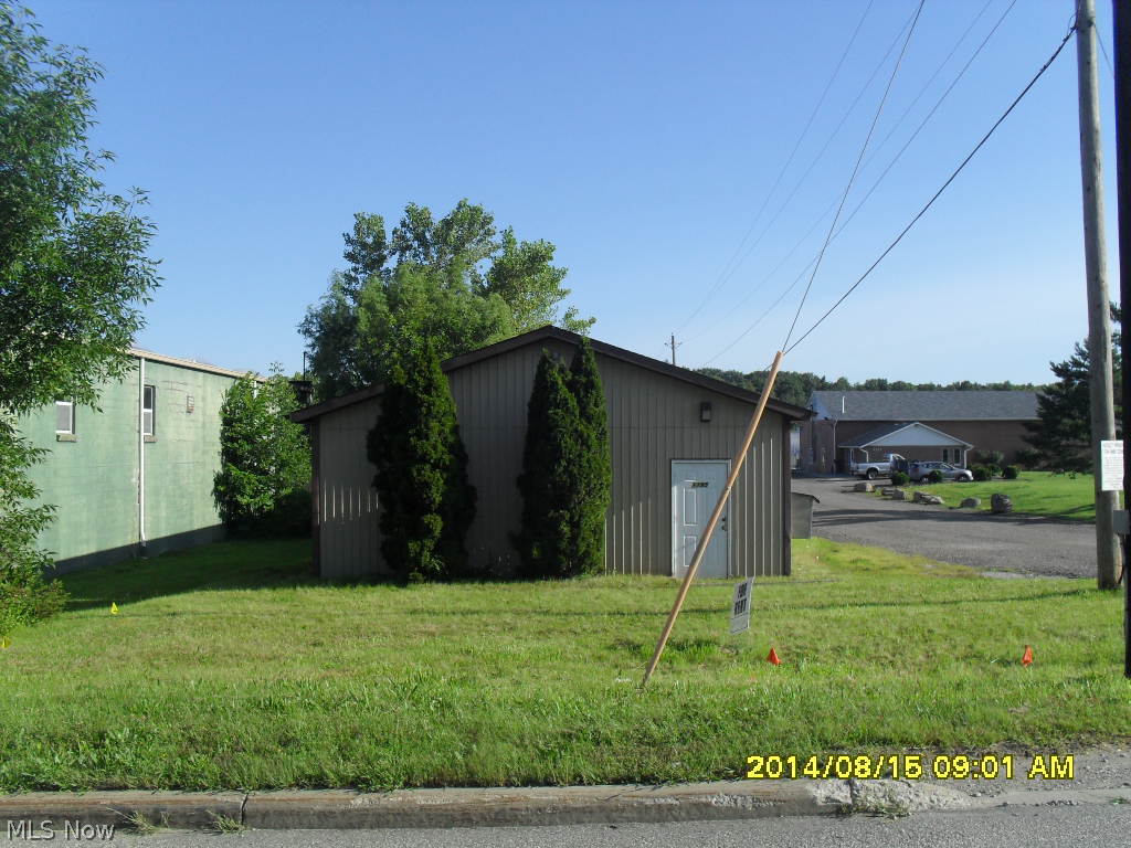 80 FT LONG BY 28 FT WIDE STEEL BUILDING - WOULD BE GREAT FOR WAREHOUSE AND/OR STORAGE. ELECTRIC IN BUILDING AND ALL OTHER UTILITIES ARE AVAILABLE MAKING IT POSSIBLE FOR OFFICE SPACE. 5 IN CONCRETE PAD FLOOR. 9 INCH SIDEWALL INSULATION TO STEEL. 1/2 IN IN DRYWALL CEILING. BRING ALL REASONABLE OFFERS TO THE TABLE