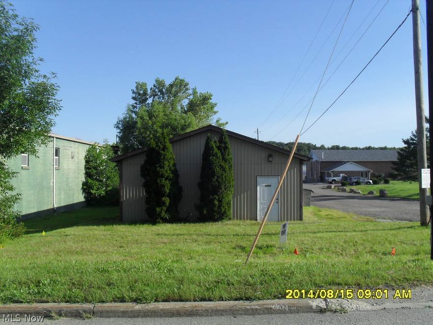 80 FT LONG BY 28 FT WIDE STEEL BUILDING - WOULD BE GREAT FOR WAREHOUSE AND/OR STORAGE. ELECTRIC IN BUILDING AND ALL OTHER UTILITIES ARE AVAILABLE MAKING IT POSSIBLE FOR OFFICE SPACE.  5 IN CONCRETE PAD FLOOR. 9 INCH SIDEWALL INSULATION TO STEEL. 1/2 IN IN DRYWALL CEILING.  BRING ALL REASONABLE OFFERS TO THE TABLE
