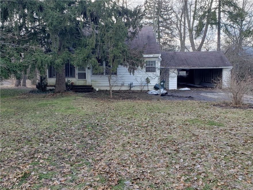3 Bedroom 1 Bath Cape Cod with a 2 car garage on 1.12 acre lot in North Royalton. This home is 4 minutes north of North Royalton Middle/High School. Also Memorial Park, soccer field and old skate park are behind the schools. A few minutes farther you have Aukerman Park and Stuhr Woods. This home is close to the Turnpike, 71 and 77. This is the handyman special you have been waiting for in this fast paced market. Don't pass up this opportunity. Call for your private showing today.