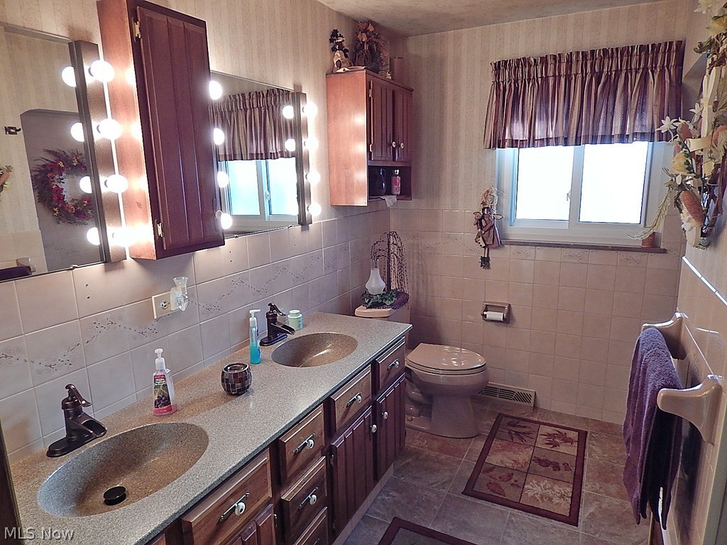 Broadview Acres - Residential