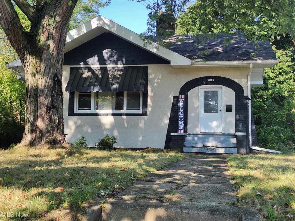 Newer furnace and hot water tank 2019. New roof, paint and carpet 2024.