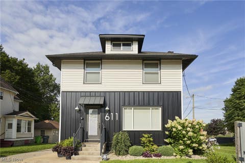 Photo of 611 N Main Street, North Canton, OH 44720 (MLS # 5238991)