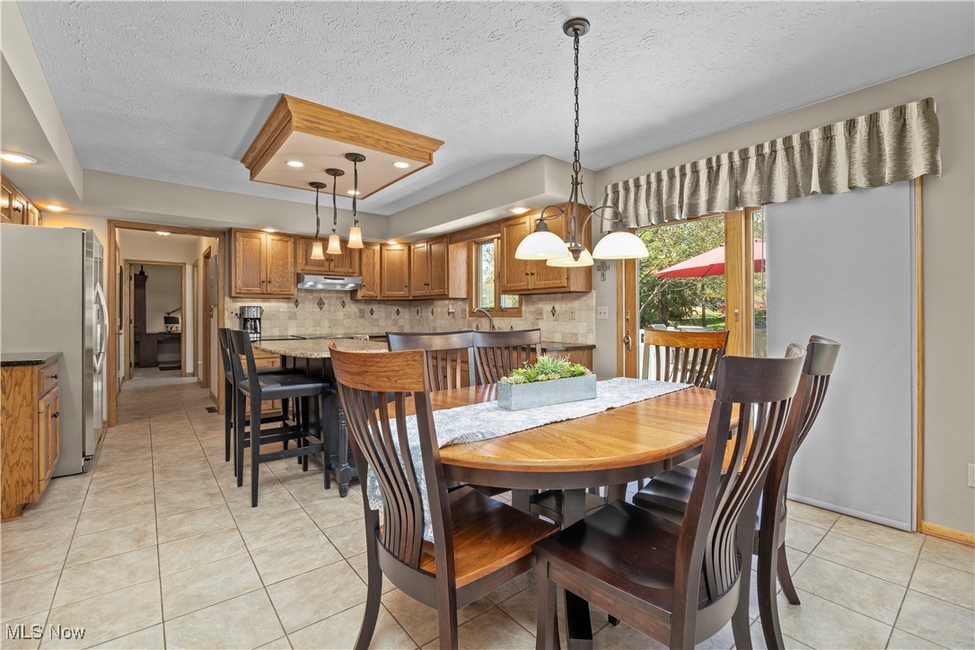 1071 Marilyn Way, Medina, Ohio image 3