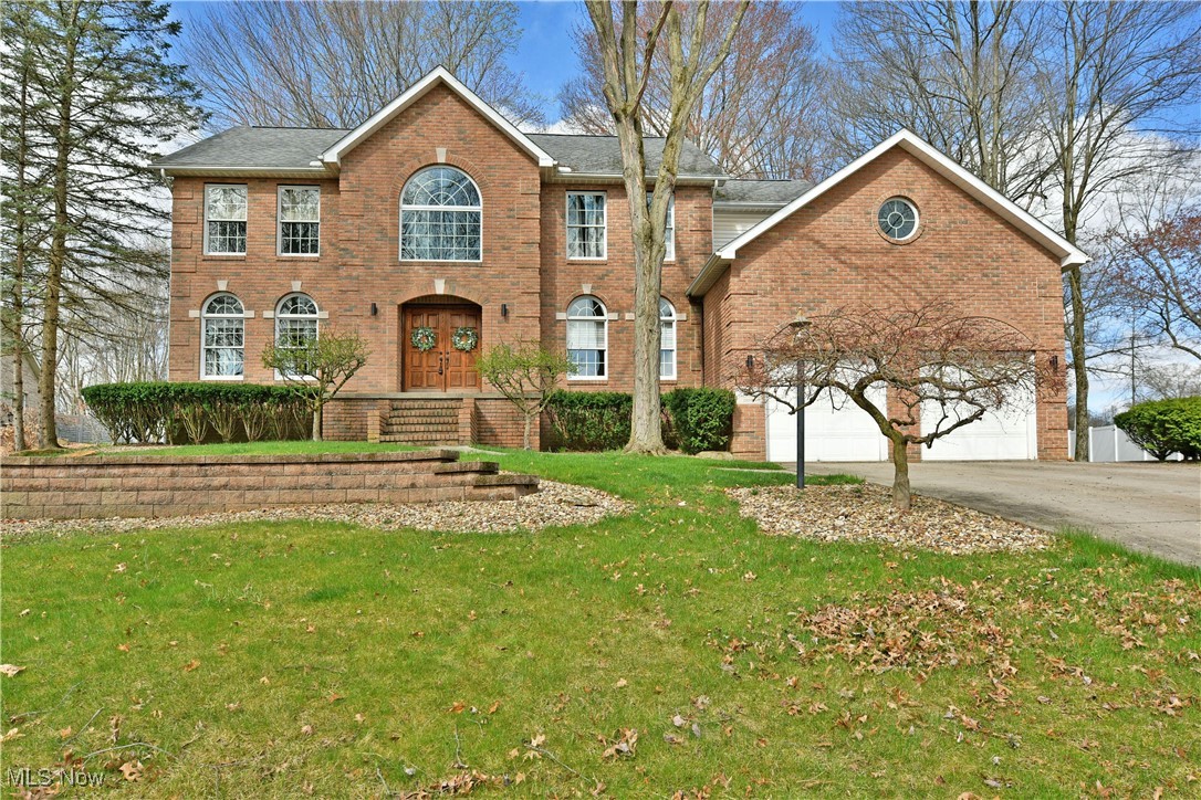 2248 Crestmont Drive, Girard, Ohio image 2