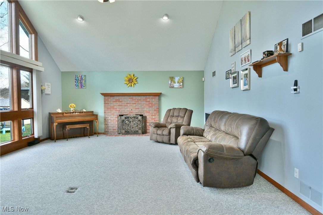 2248 Crestmont Drive, Girard, Ohio image 15