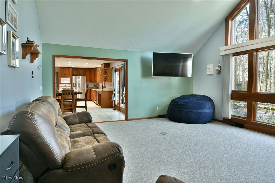 2248 Crestmont Drive, Girard, Ohio image 16