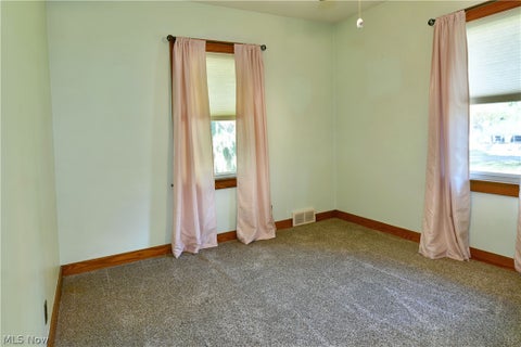 Tiny photo for 275 Glendola Avenue NW, Warren, OH 44483 (MLS # 5256949)