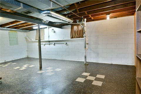 Tiny photo for 275 Glendola Avenue NW, Warren, OH 44483 (MLS # 5256949)